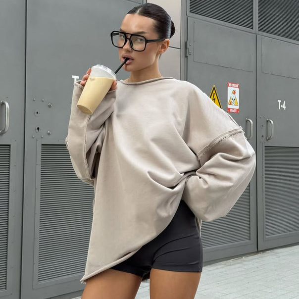 Ladies ultra-wide relax sweatshirt with frayed seams and asymmetric hem Mune Fashion