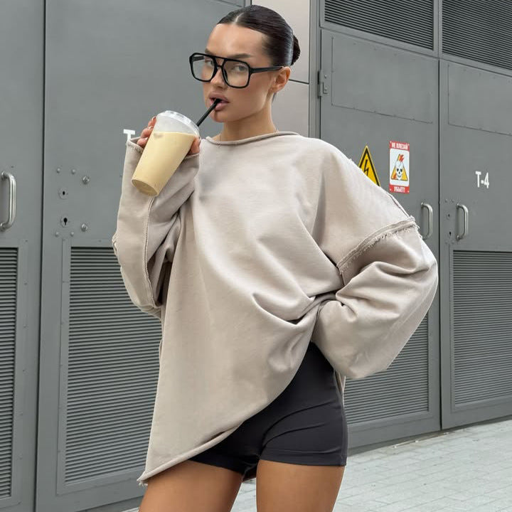 Ladies ultra-wide relax sweatshirt with frayed seams and asymmetric hem Mune Fashion