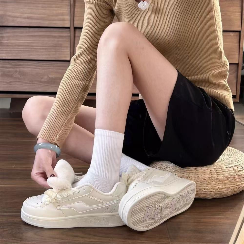 Women's sneakers in modern design with breathable surface structure and comfortable cushioning Mune Fashion