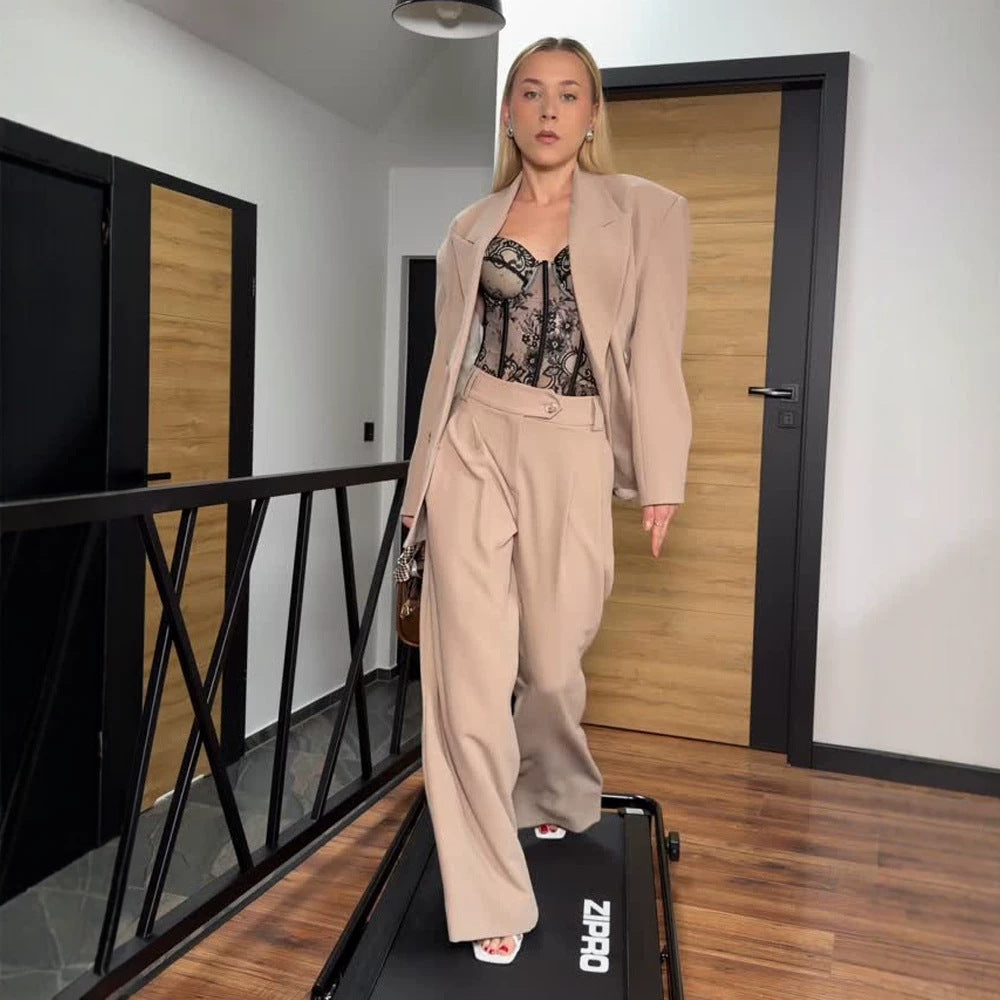 Ladies oversized blazer suit with sculptural shoulder, tailored single-button jacket and wide pleated trousers Mune Fashion