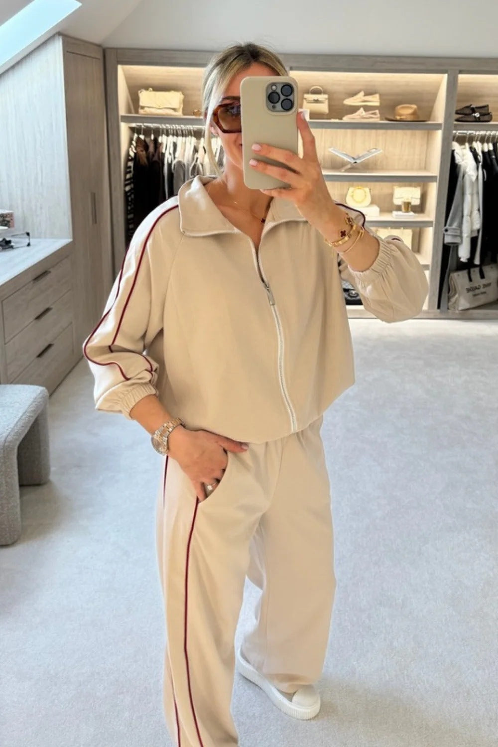 Women Two-Piece Training Set with Zipper and Contrast Piping Mune Fashion