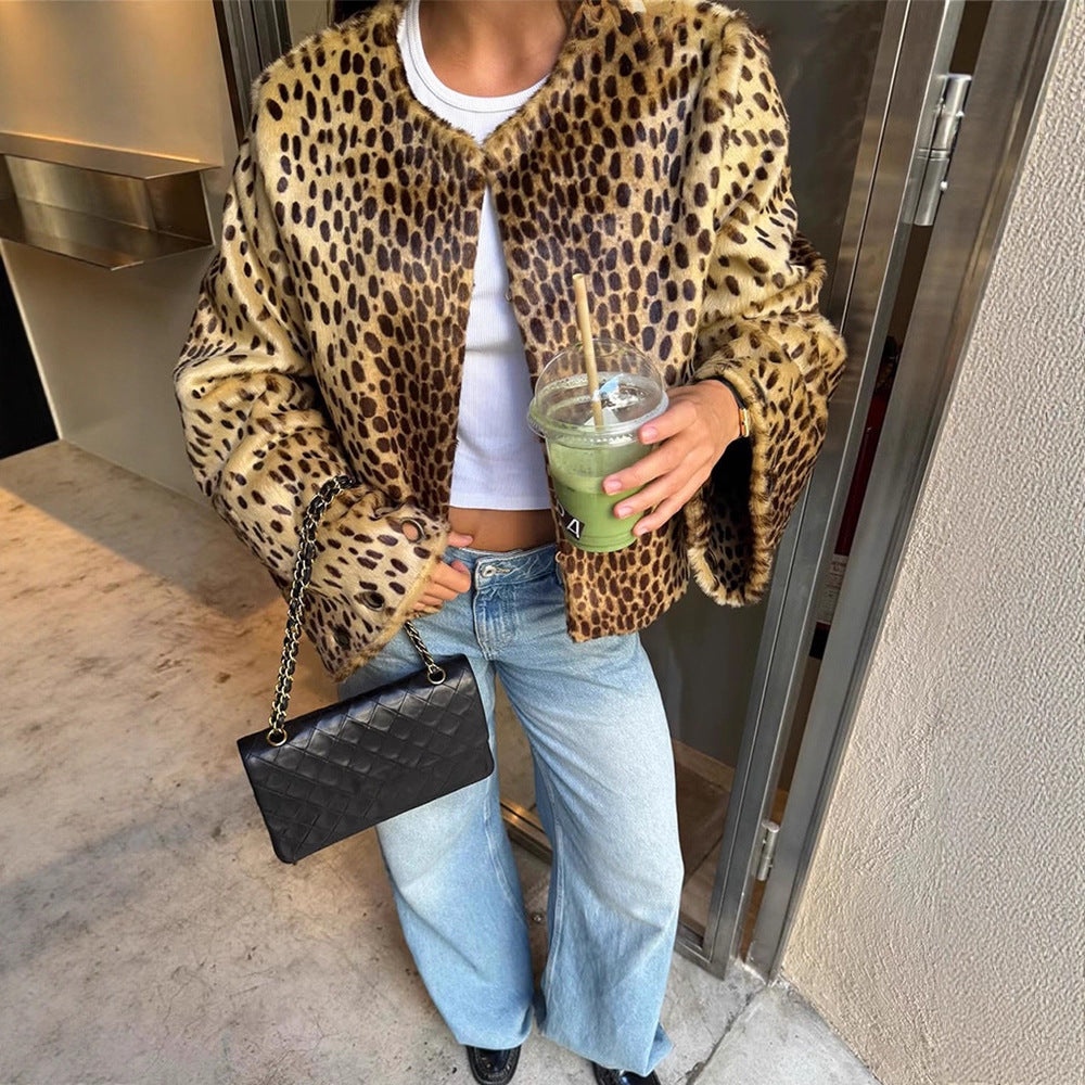 Women short blazer made of faux fur with leopard pattern, boxy silhouette & wide sleeves Mune Fashion