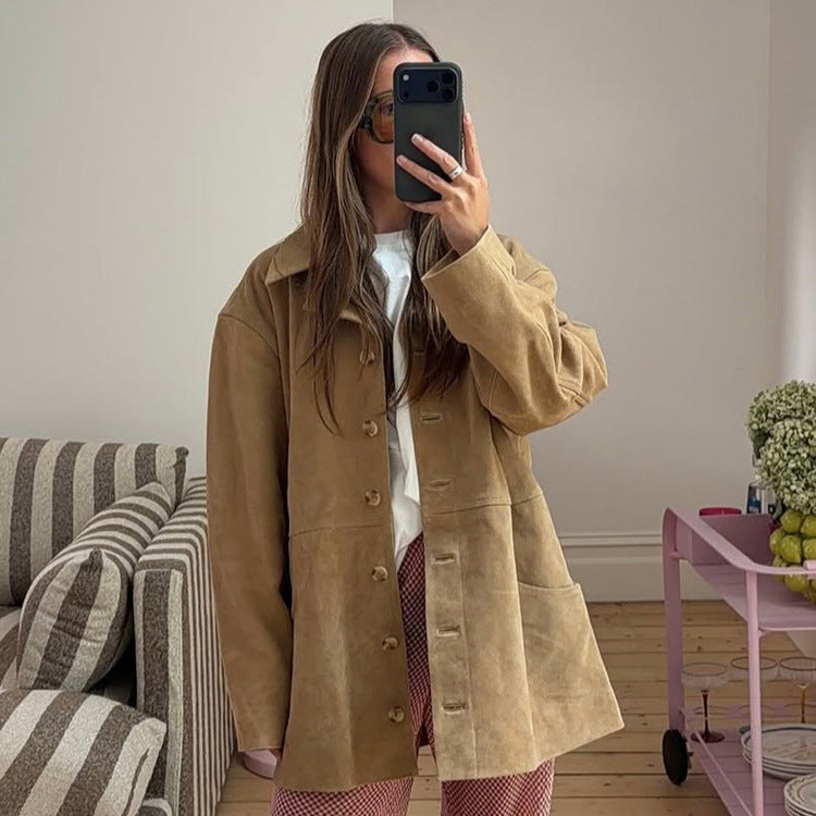 Women's short coat in suede look with boxy silhouette, horn button front & patch pockets Mune Fashion