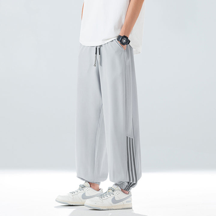 Men's sporty leisure pants with breathable properties