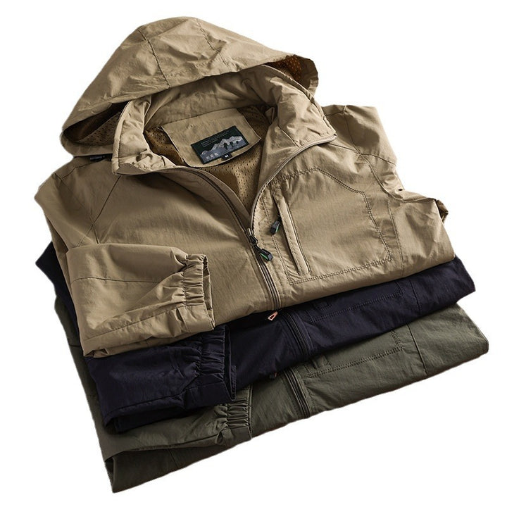 Men's lightweight wind and water-repellent hooded jacket with breathable mesh lining, chest and zip pockets Mune Fashion