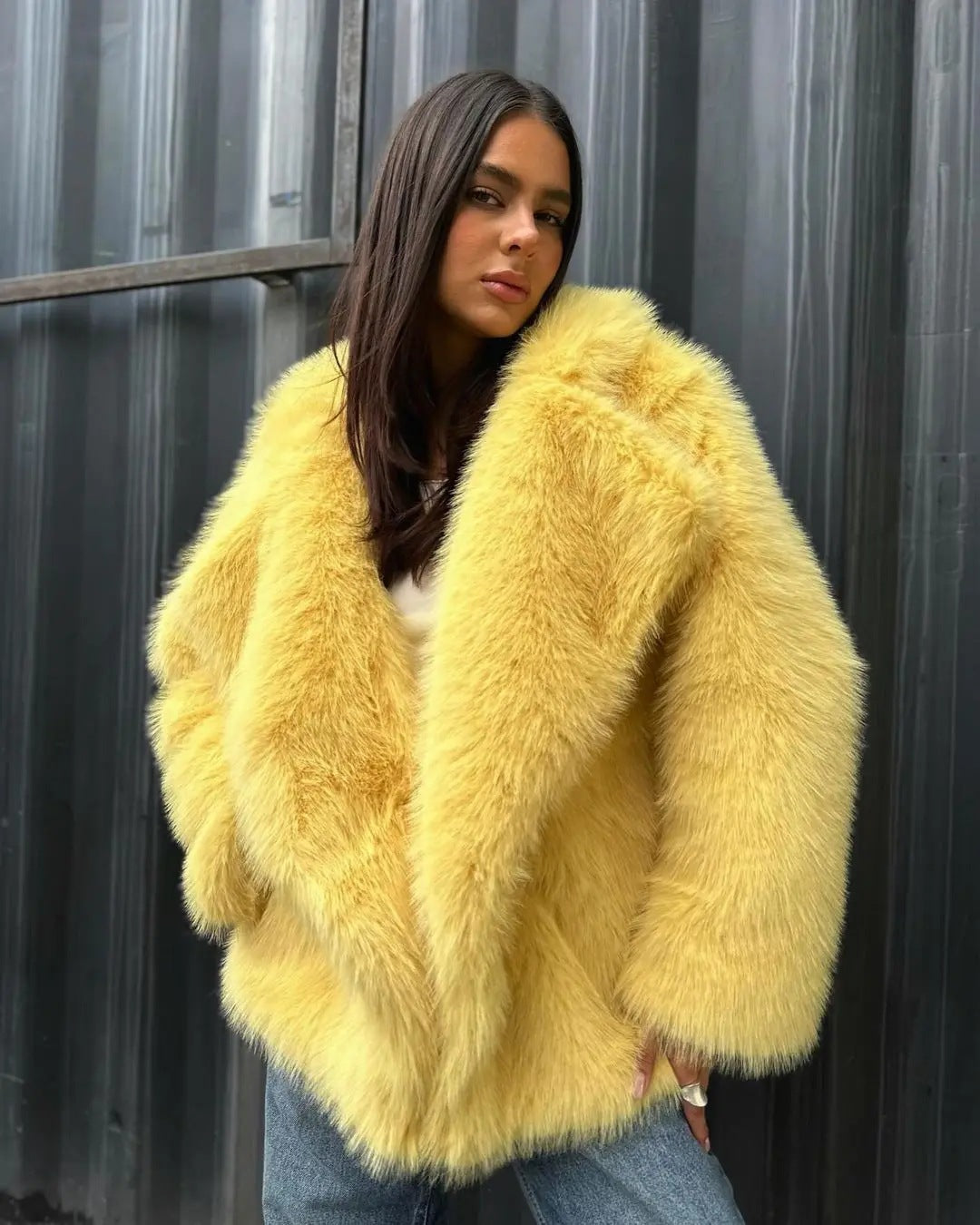 Ladies Luxurious Short Coat made of Long-Pile Faux Fur with Wide Shawl Collar Mune Fashion