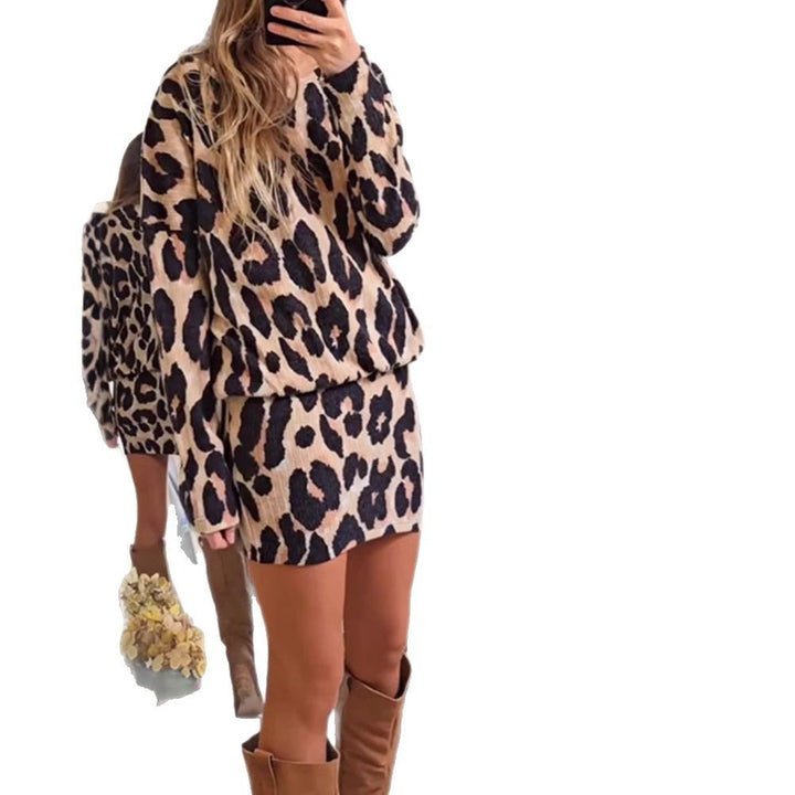Women's cozy knitted two-piece set with loose round neck sweater and high-waisted mini skirt in animal print Mune Fashion