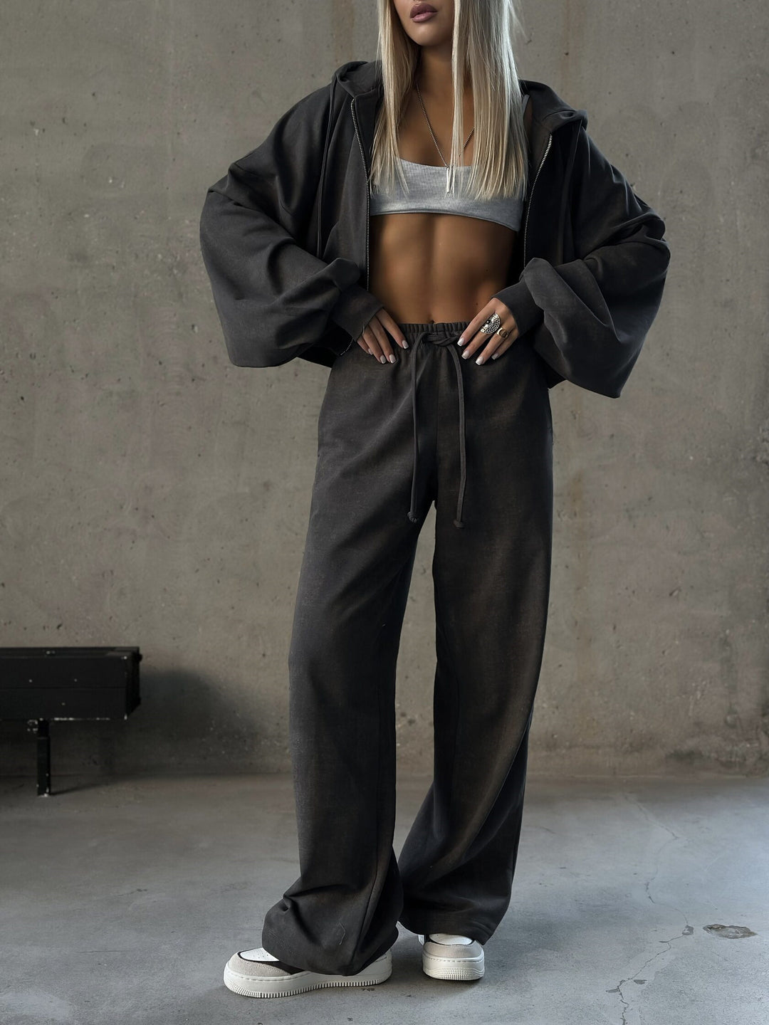 Women's short hoodie lounge set with oversized sleeves and wide jogger pants cut Mune Fashion