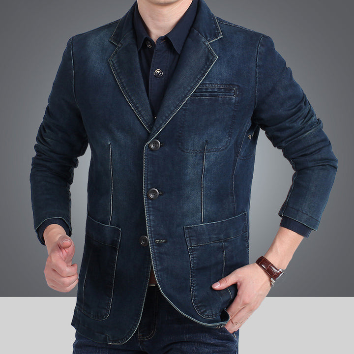 Men's denim blazer with used effect, slim fit, chest pocket and patch pockets.