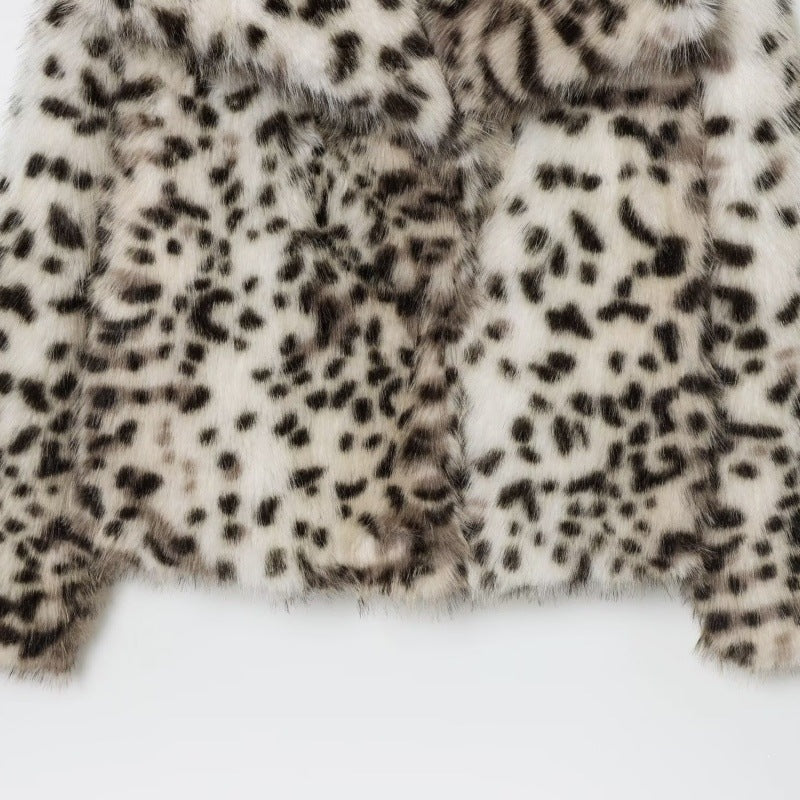 Women's short jacket made of faux fur in snow leopard print with wide lapels Mune Fashion