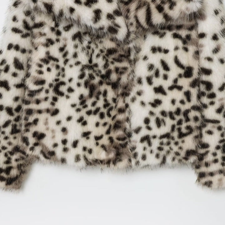 Women's short jacket made of faux fur in snow leopard print with wide lapels Mune Fashion