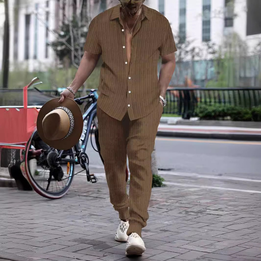 Men's short-sleeve structured relax set made of fine ribbed knit with open shirt collar and tapered chino pants Mune Fashion