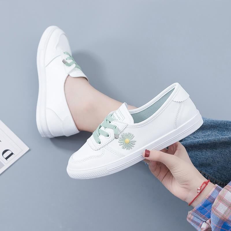 Women's sneakers with floral embroidery design and breathable upper material Mune Fashion