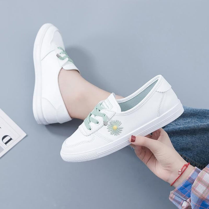 Women's sneakers with floral embroidery design and breathable upper material Mune Fashion