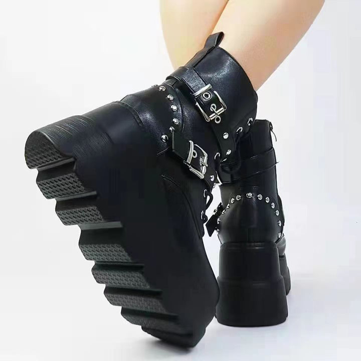 Women Short Shaft Platform Ankle Boots with Thick Tread Sole, Lacing and Decorative Buckles Mune Fashion