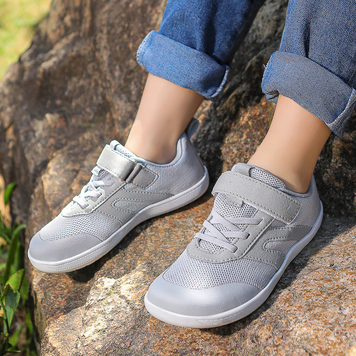 Unisex nan sporty everyday sneaker with Velcro fastening, flexible comfort insole and profiled multidirectional outsole Mune Fashion