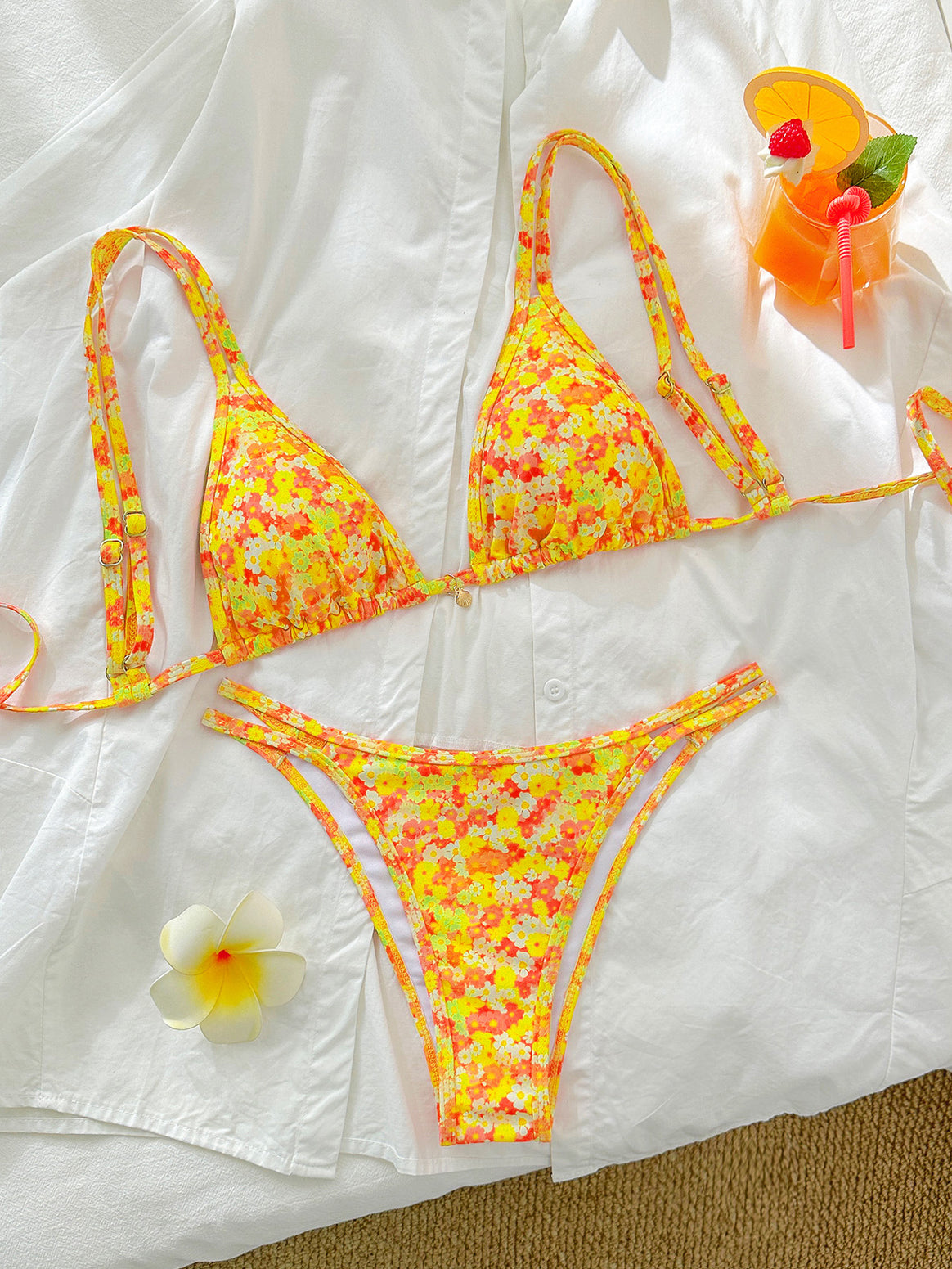 Women's Triangle Bikini with Floral Patterns Mune Fashion