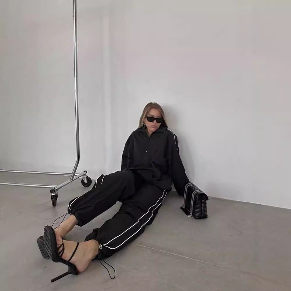 Women Two-Piece Sporty Jogging Set with Half Zipper, Piping and Elastic Waist Pants Mune Fashion