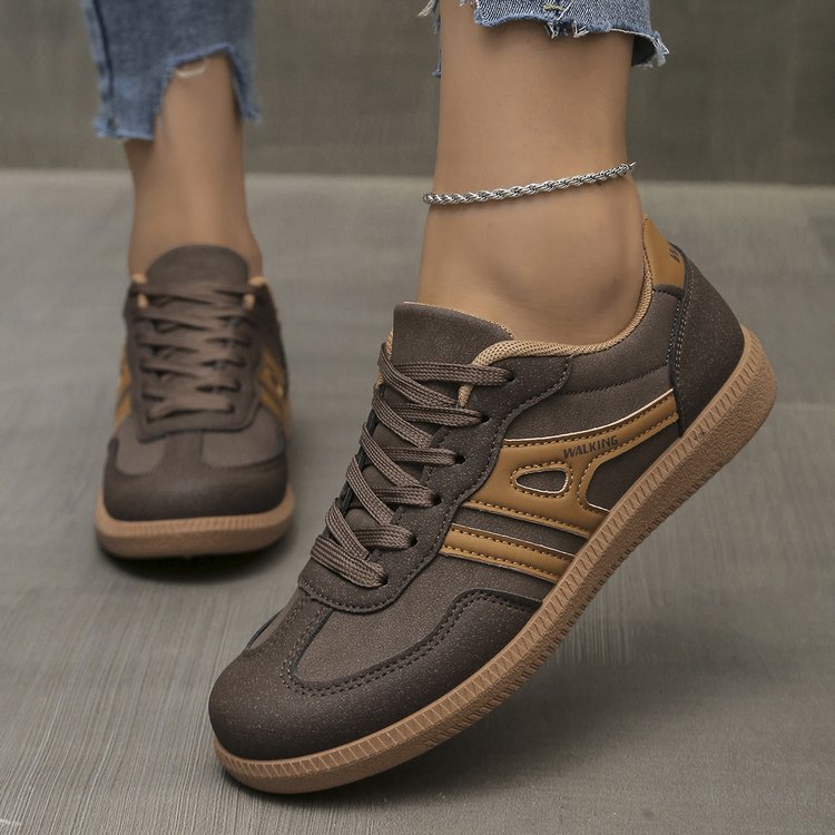 Women's casual sneakers in retro look made of suede imitation with contrasting decorative stripes and cushioning rubber sole Mune Fashion