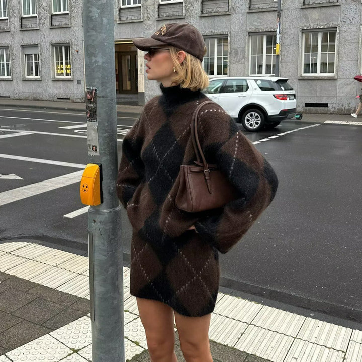 Ladies chunky knit turtleneck sweater with argyle pattern Mune Fashion