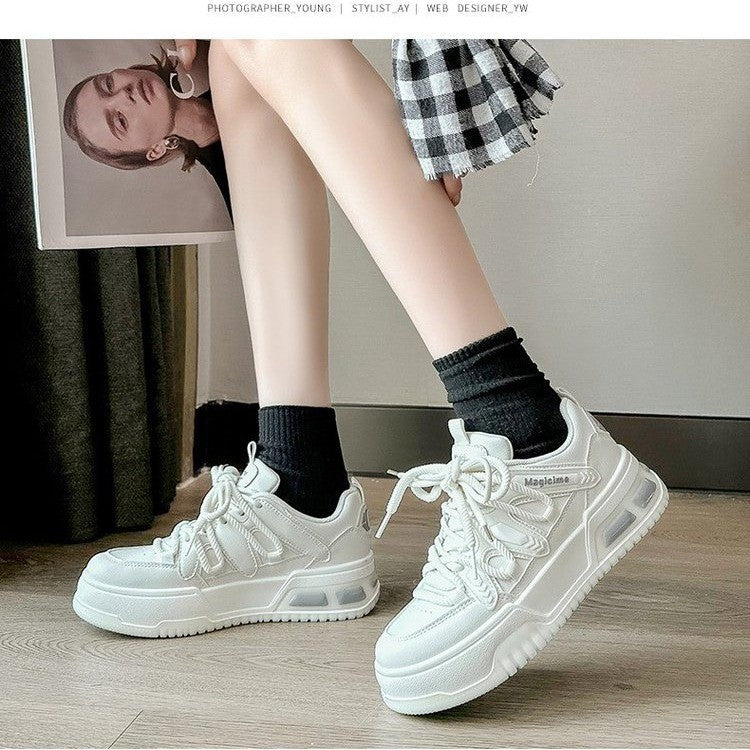 Ladies sporty sneakers with cushioning elements and robust sole Mune Fashion