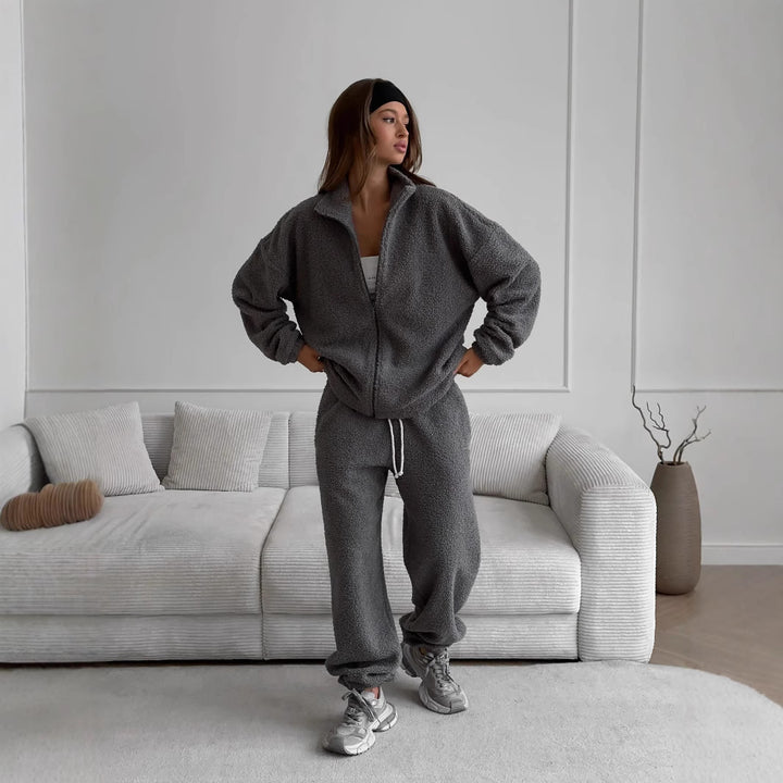 Women's oversized teddy fleece loungewear set with zip jacket and joggers Mune Fashion