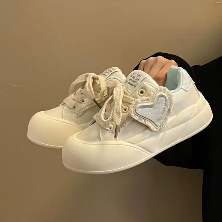 Ladies sneakers with playful heart design and comfortable insole Mune Fashion