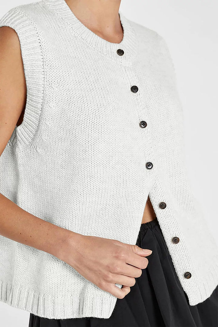 Women knitted sleeveless button vest with ribbed collar Mune Fashion