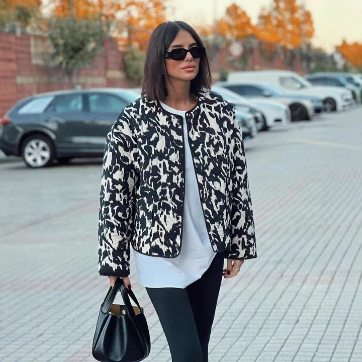 Women’s quilted jacket in oversized boxy cut with round neckline and abstract animal print Mune Fashion