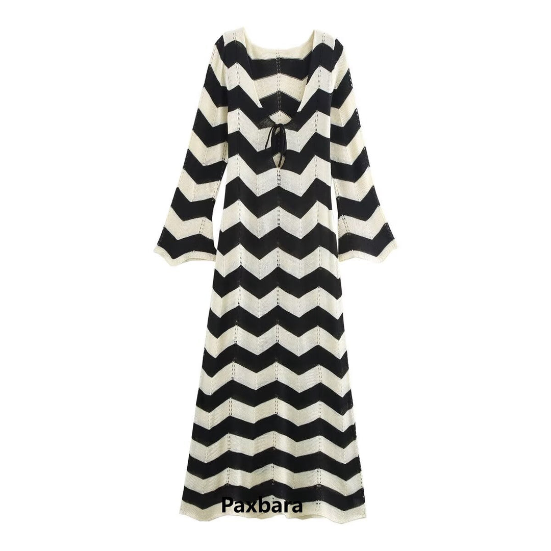Women's knit maxi dress with zigzag pattern, v-back and trumpet sleeves Mune Fashion