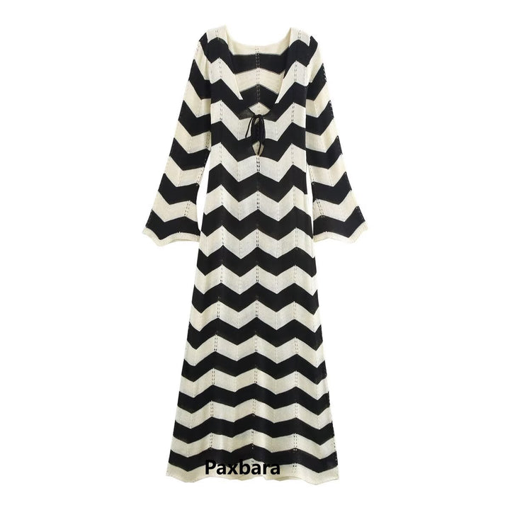 Women's knit maxi dress with zigzag pattern, v-back and trumpet sleeves Mune Fashion