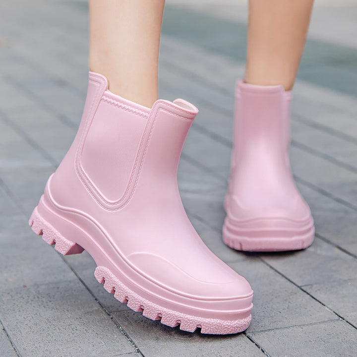 Women's Short Rubber Rain Ankle Boots with Padded Ring Cuff and Profiled Platform Sole Mune Fashion