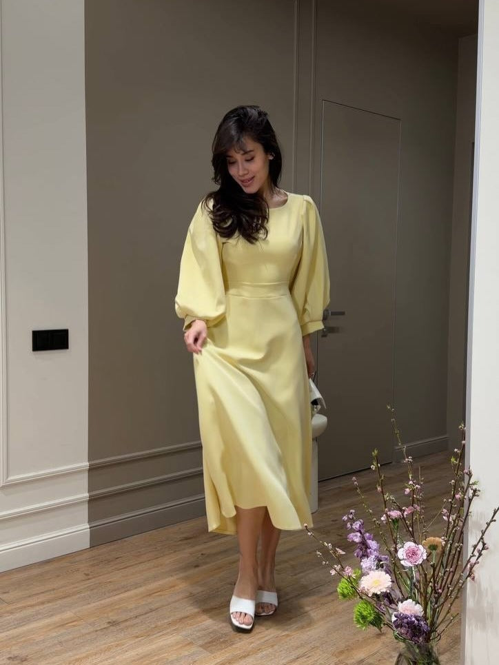 Women's midi dress with open back cutout, voluminous puff sleeves and tie belt Mune Fashion