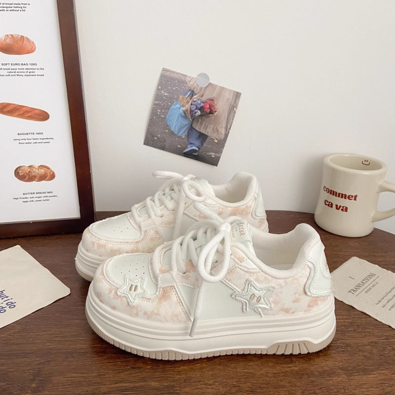 Women's sneakers with fashionable star appliqués and cushioning sole Mune Fashion