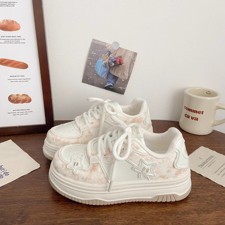 Women’s sneakers with playful star applications and cushioned sole Mune Fashion