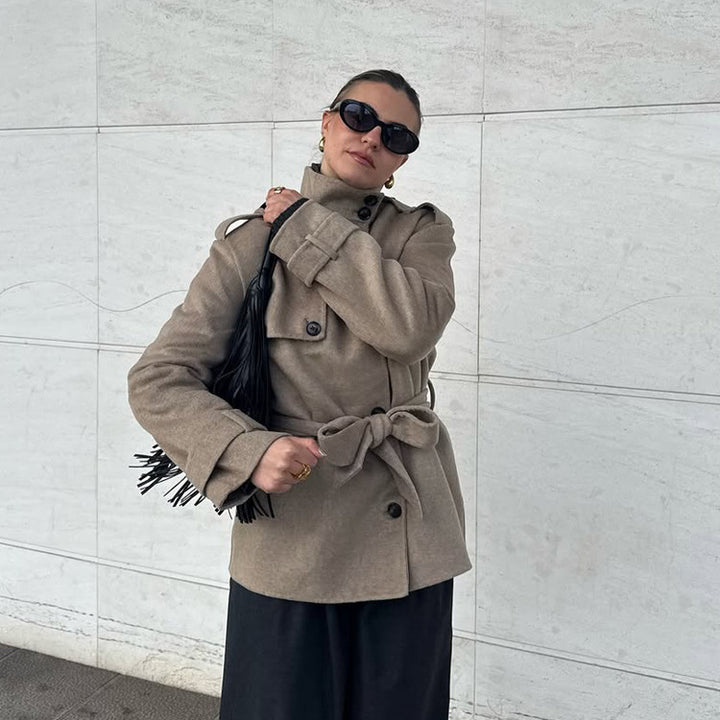 Women's short trench coat with belt and stand-up collar Mune Fashion