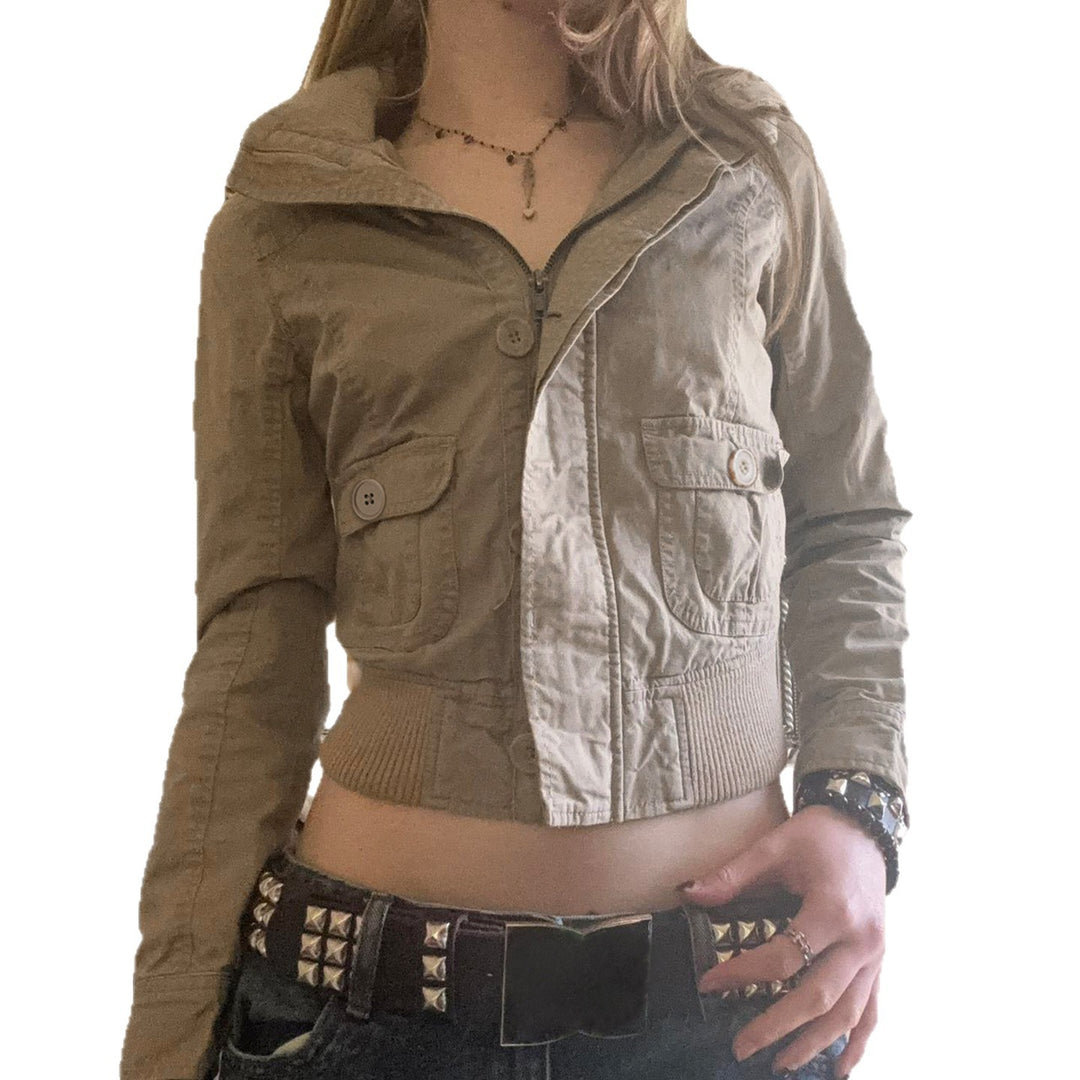 Women's short utility blouson jacket with high stand-up collar, flap pockets and elastic waistband Mune Fashion
