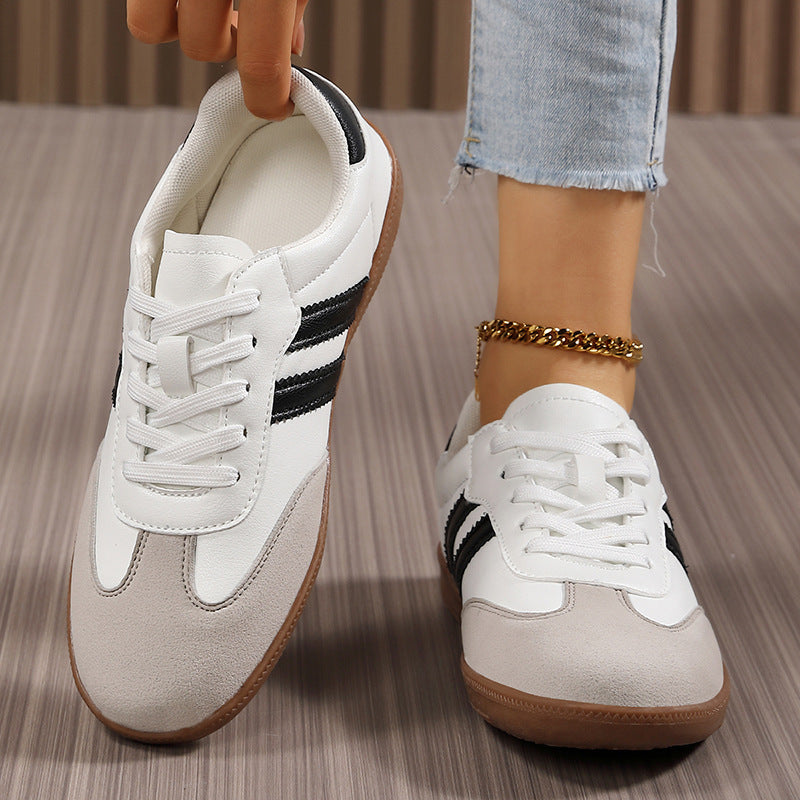 Women's retro running shoe with suede details, contrast stripes, and non-slip rubber outsole Mune Fashion
