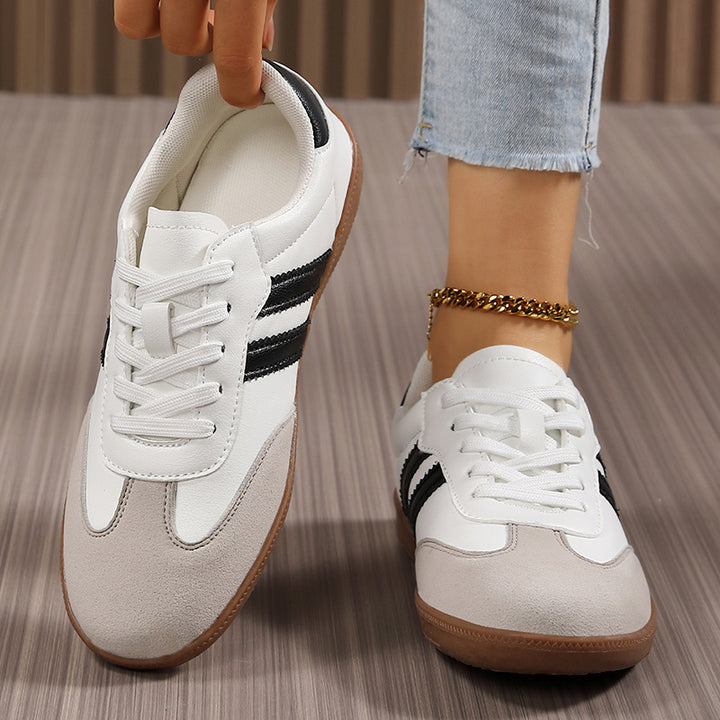 Women's retro running shoe with suede details, contrast stripes, and non-slip rubber outsole Mune Fashion