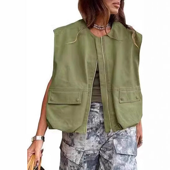 Women's sleeveless utilitarian vest with zipper and flap pockets Mune Fashion