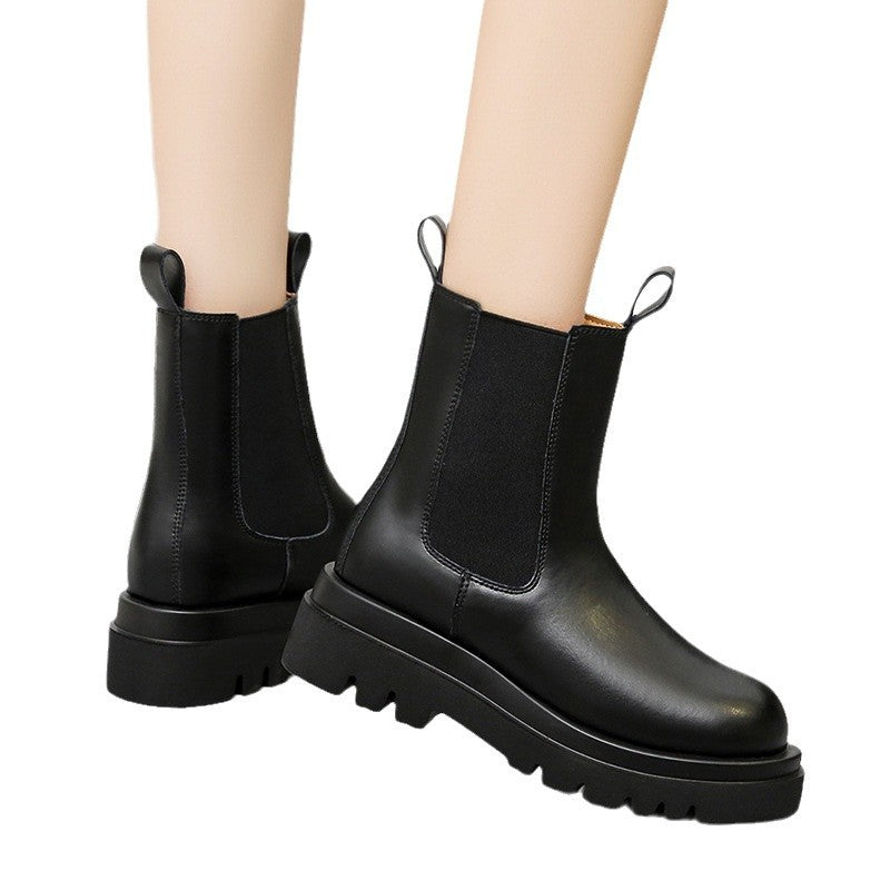 Women's Chelsea boots with elastic insert and distinctive profiled sole Mune Fashion