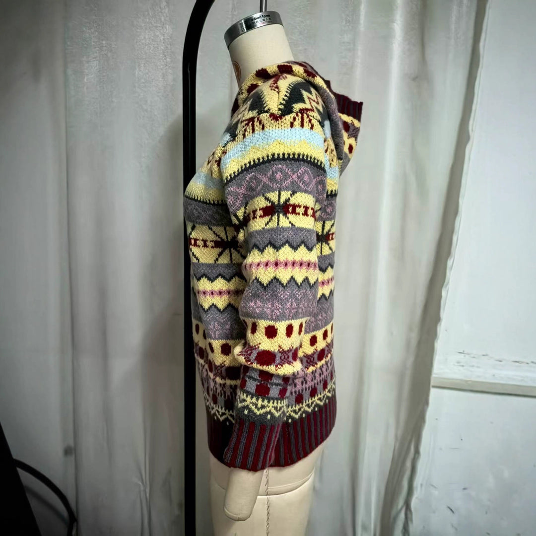 Women's oversized knitted hoodie with Norwegian pattern, lined hood and ribbed cuffs Mune Fashion