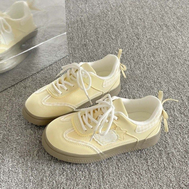Women's Trendy Sneakers with sporty-elegant design and comfortable sole Mune Fashion