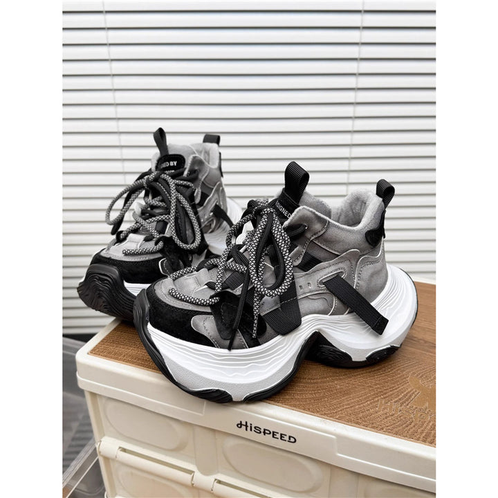 Damen Chunky Plateau-Sneaker mit mehrlagiger sculpted Sohle und Wildleder‑Mesh‑Details Mune Fashion