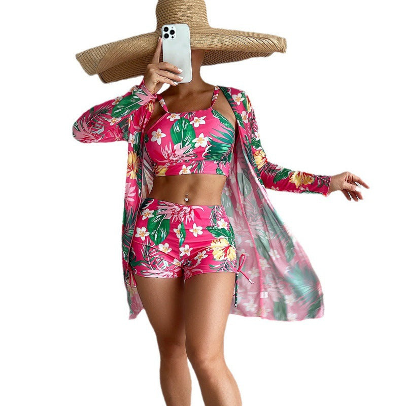 Women's trendy beach outfit with floral pattern Mune Fashion