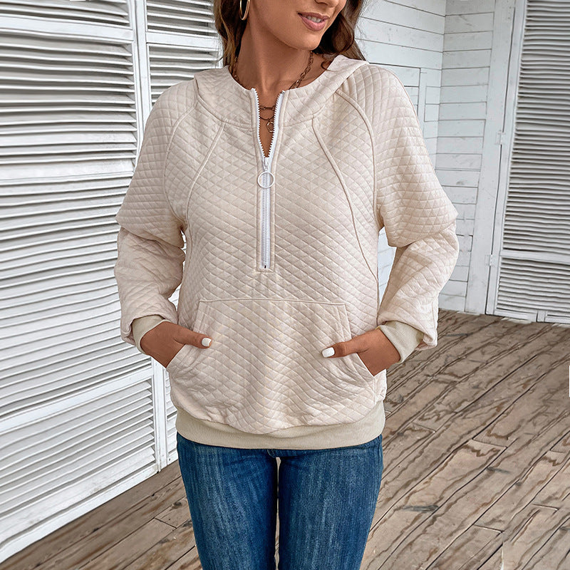 Women's quilted hoodie with half zipper, kangaroo pocket and quilted texture Mune Fashion