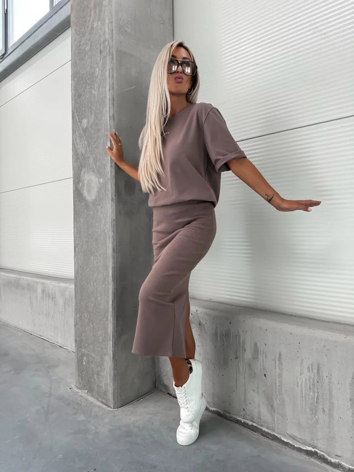Women's two-piece knitted set with oversized boxy shirt and figure-flattering midi skirt with side slit Mune Fashion