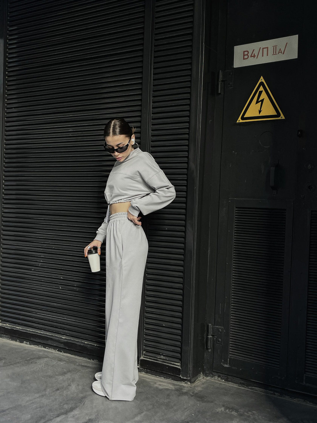 Women Cropped Loungewear Set with gathered drawstring and wide high-waist pants Mune Fashion