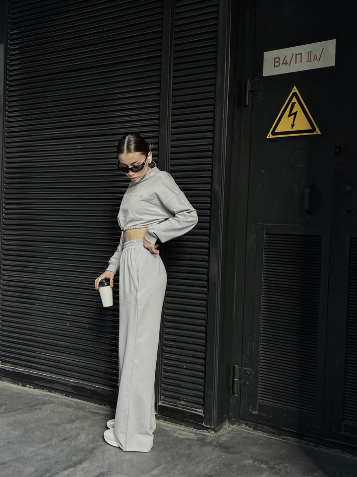 Women Cropped Loungewear Set with gathered drawstring and wide high-waist pants Mune Fashion