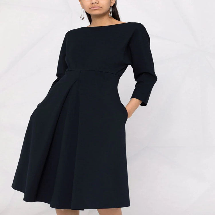 Women's dress with 3/4 sleeves, boat neckline and tailored pleated skirt Mune Fashion